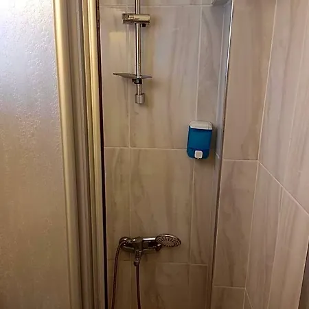 Villa Hotel *
